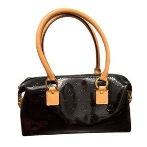 Elegant Black and Tan Handbag